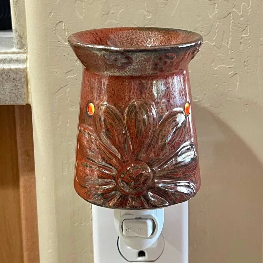 Scentsy Boho Chic Wall Wax Scent Warmer Nightlight Daisy Flower Plug-In